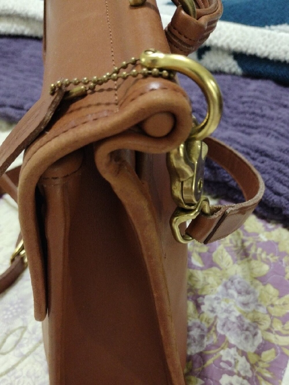 Coach Willis Bag Leather Turn-Lock Crossbody in British Tan Leather - Picture 7 of 16